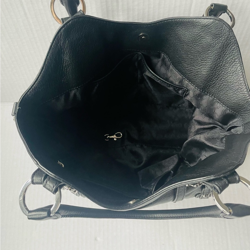 Michael Kors AV-1305 Leather Handbag - Picture 9 of 10